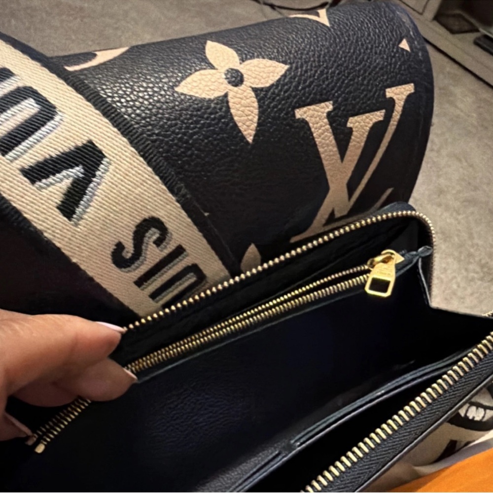 Louis Vuitton Navy and Cream Monogram Shoulder Bag with bonus wallet. Excellent - Picture 3 of 8